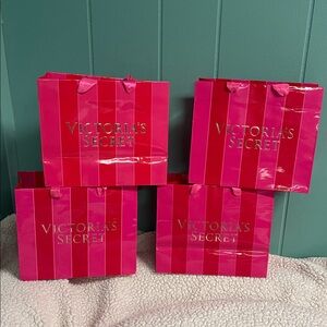 4 VICTORIA’S SECRET “JOY TO THE GIRL” MEDIUM HOLIDAY SHOPPING BAGS + 1 BONUS BAG